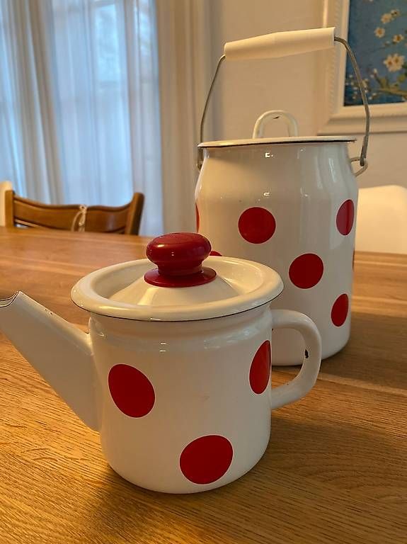 Teiere: Emaille Set: Teekrug und Milchkesseli – Usato da Mühlau venduto da Johuiii