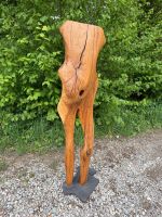 Holzskulptur "Die Stumme" von Georg Achermann