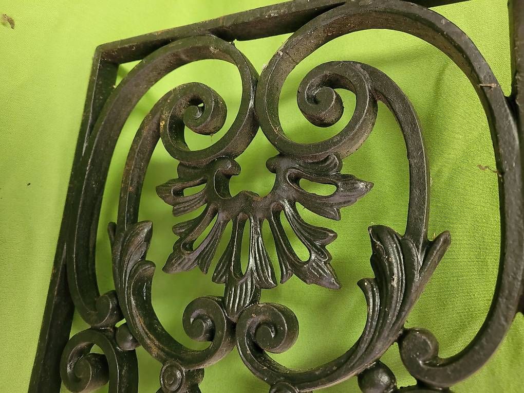 Sonstiges: Grille en fer forgé - Schmiedeeisernes Gitter – Gebraucht aus Le Landeron von Paul_Liquidations
