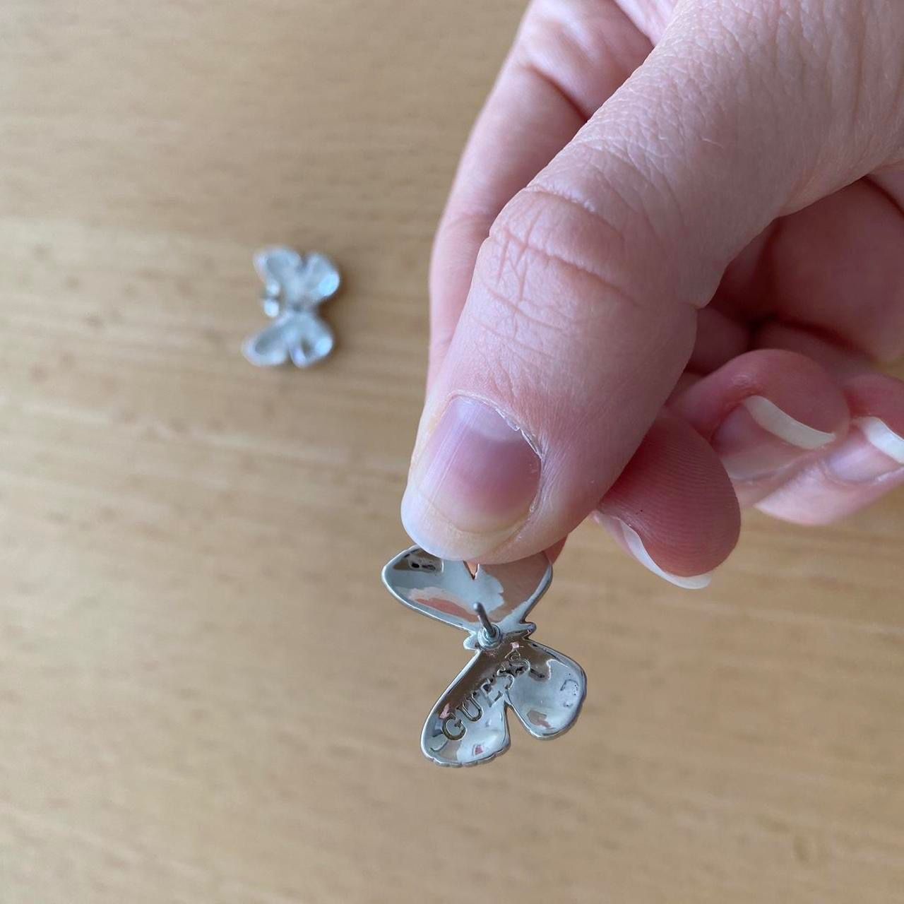 Guess Orecchini pendenti & Orecchini a lobo: Guess Butterfly Earrings (Studs) – Nuovo (secondo la descrizione) da Zug venduto da Lele0102 3