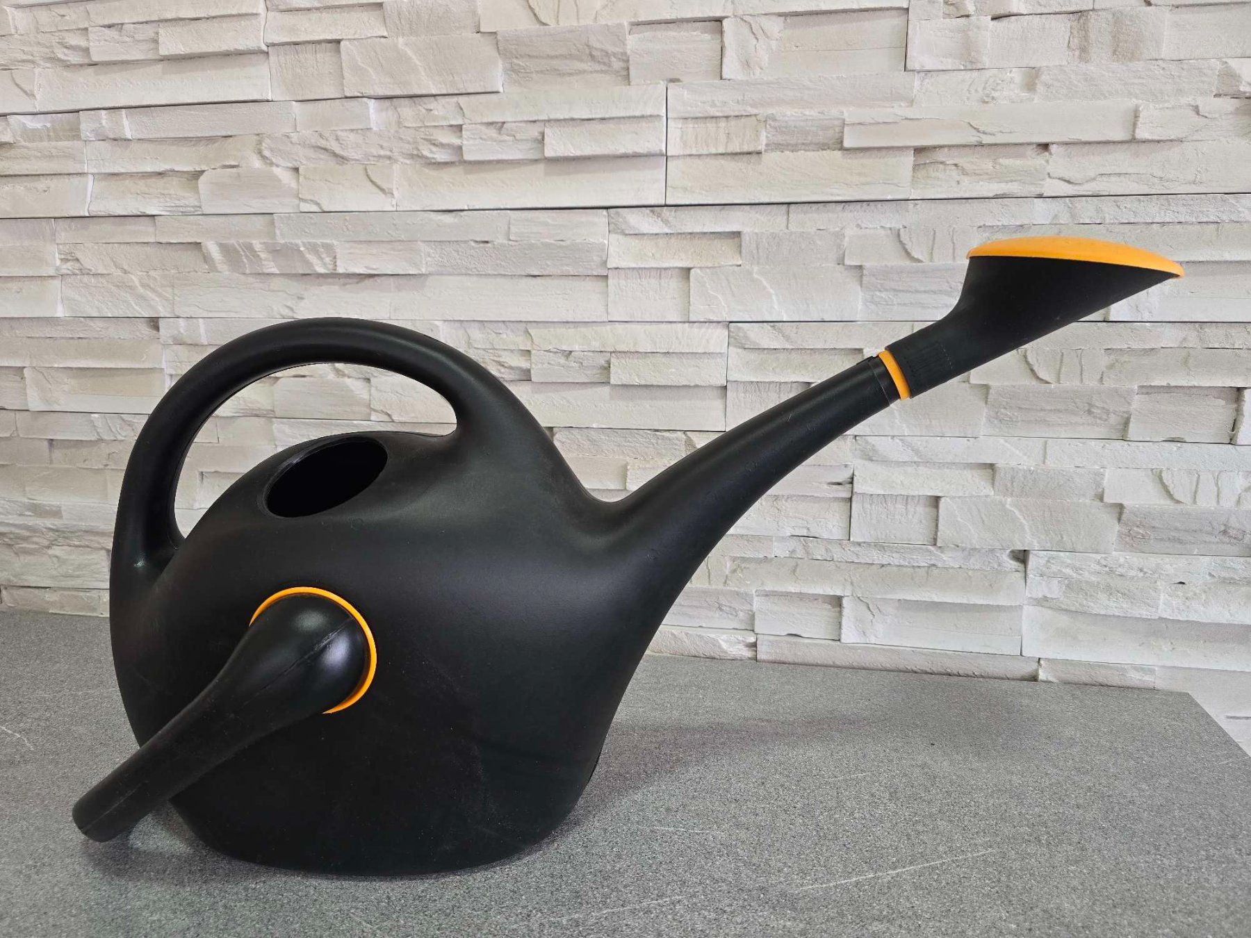 Bewässern & Giessen: Fiskars Gießkanne 10 Liter Kunststoff Gartengießer 2 Griffe – Neu (gemäss Beschreibung) aus Baar von