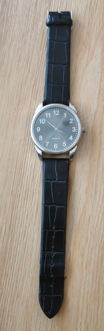 Uhren: RK Armband-Uhr mit Lederband – Gebraucht aus Kastanienbaum von therebellsmurfette 1