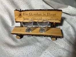 Holzbank mit Spruch und Glaesern - Geschenkidee!