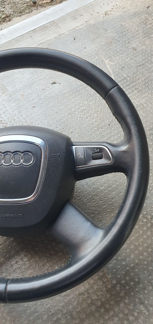 Audi Tutti pezzi di ricambio auto: Volant Audi a8 D3 – Usato da La Chaux-de-Fonds venduto da boos2501 5