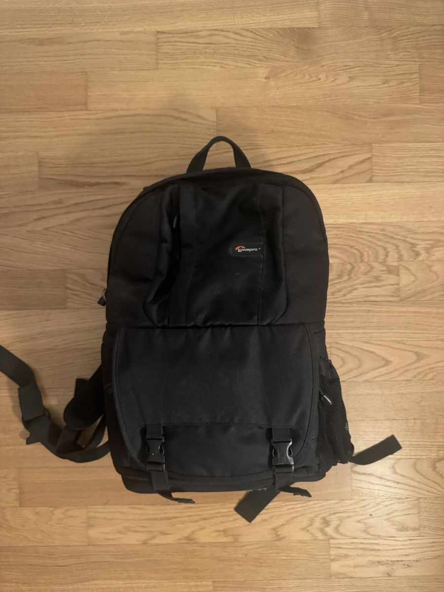 Lowepro Zaini: LowePro Fastpack 350 Kamera Rucksack, schwarz ab 1.- CHF – Usato da St. Gallen venduto da agonhaliti