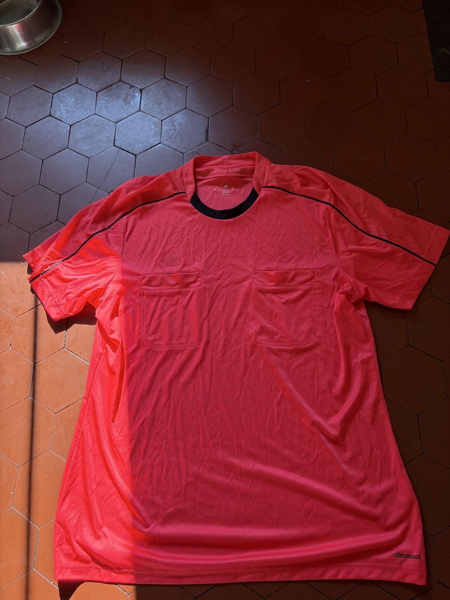 Adidas Canottiere & Pantaloni: ADIDAS SCHIEDSRICHTER TRIKOT GR XL – Usato da Rorschach venduto da Trash1