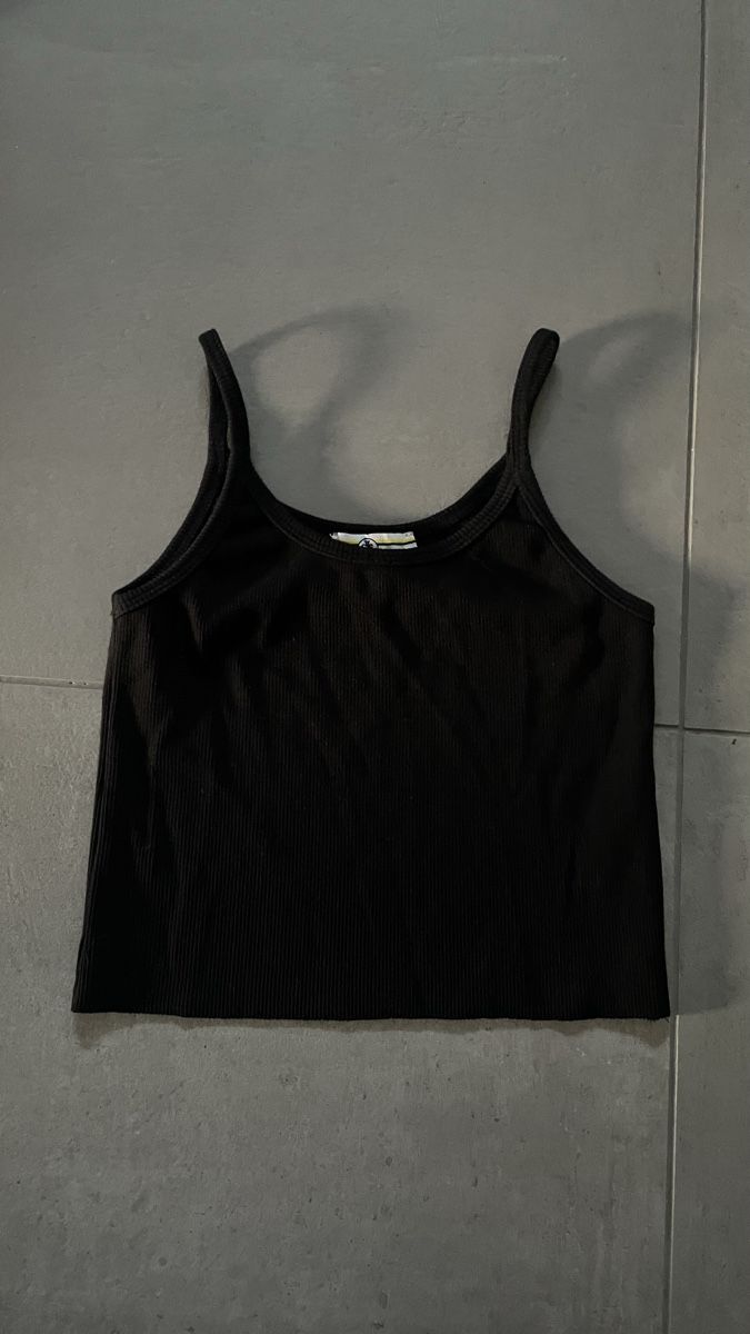Tops: Black Tank Top Size XS – D'occasion à Cortaillod par seba15
