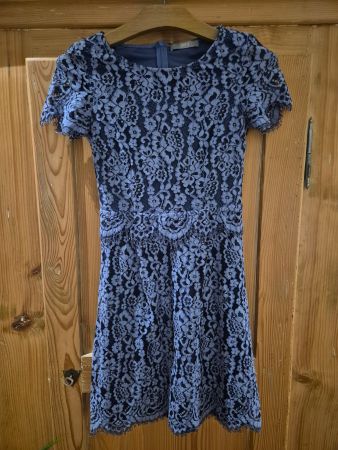 Jake*s Spitzenkleid, blau, Gr. 32, blau