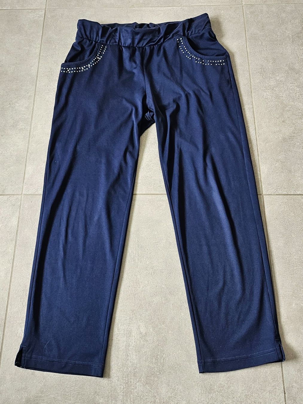 Pantaloni: Hose elegant,leicht glänzend,Elastbund,Kurzgrösse 20/Gr. 40 – Usato da Siblingen venduto da Vany_McDougall