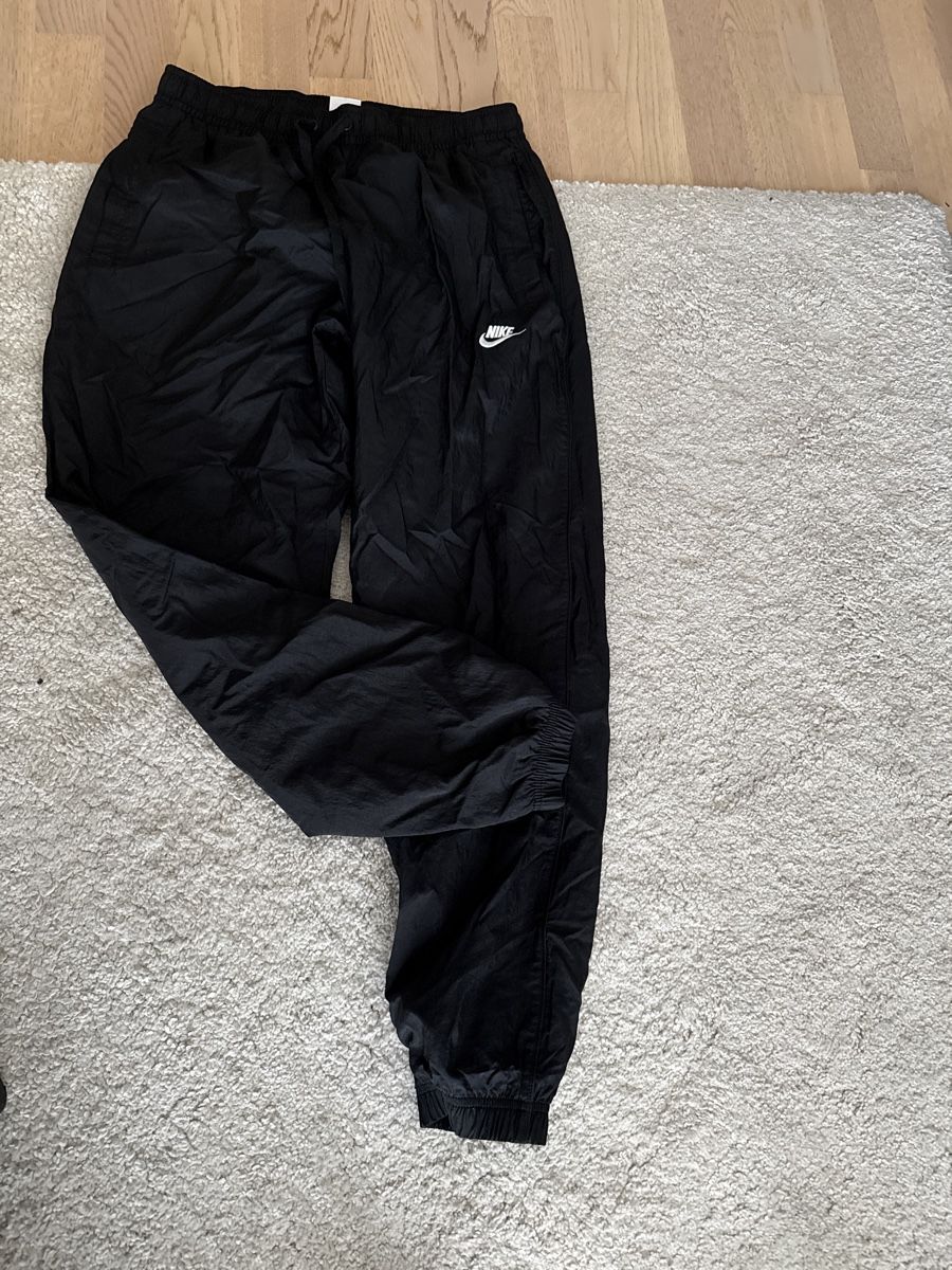 Nike Pantaloni: Trainerhose Nike Grösse M – Nuovo (secondo la descrizione) da Otelfingen venduto da Tommy112