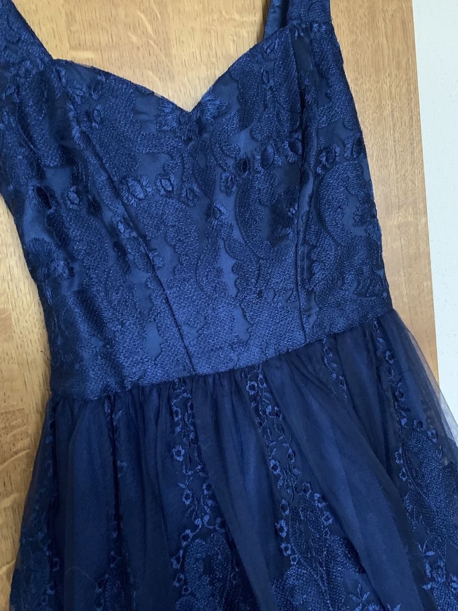 Robes: dunkelblaues Spitzenkleid – D'occasion à Moosseedorf par sindymatea 2
