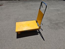 Rollwagen mit Hub Zylinder