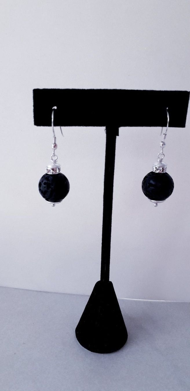 Swarovski Orecchini pendenti & Orecchini a lobo: Silber Ohrhänger mit Lavastein und Swarovski Ring – Nuovo e nell'imballaggio originale da Winistorf venduto da acreativ2 2