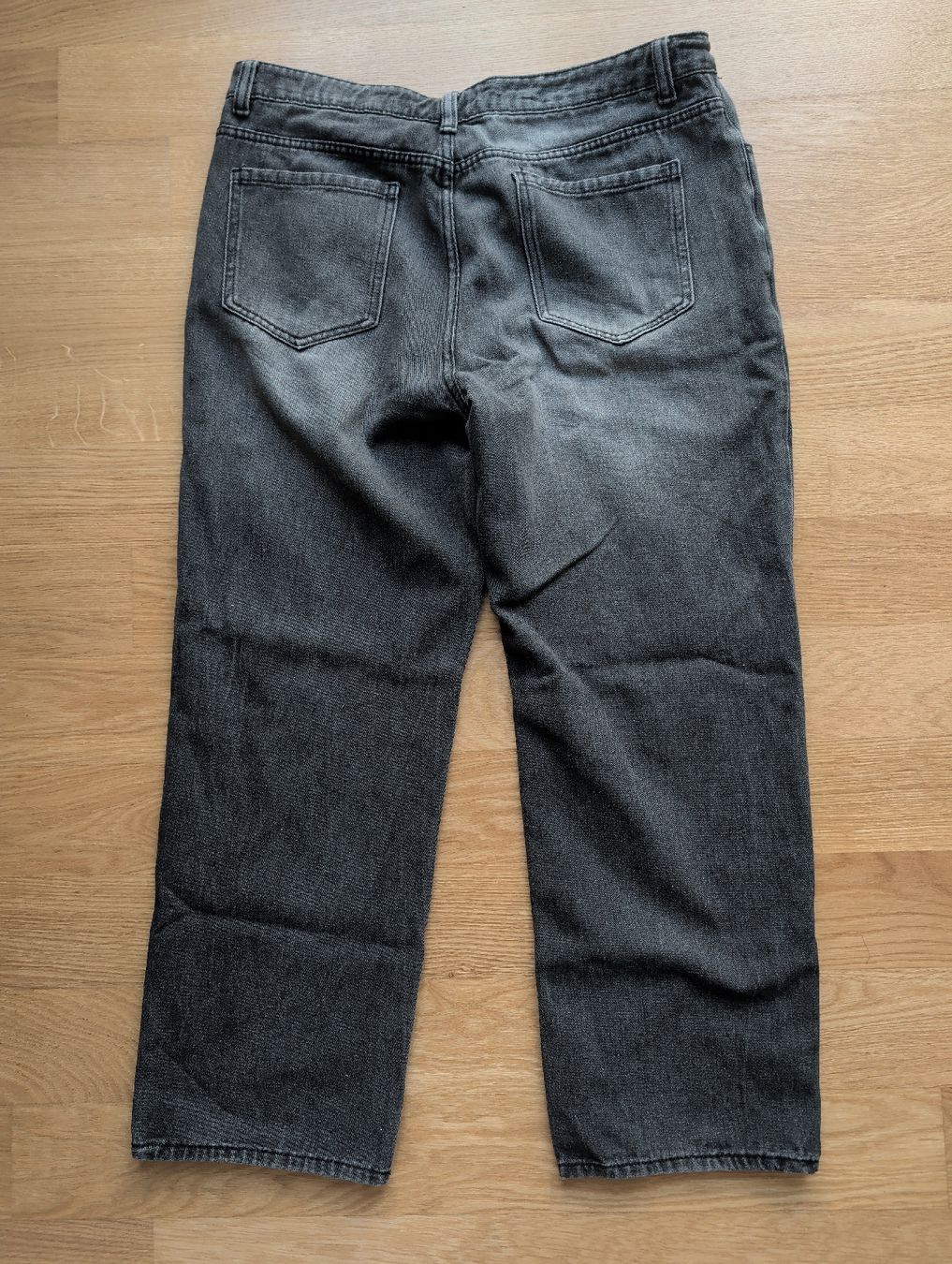 Jeans: Dunkelschwarz Herrenjeans im Used-Look, – Usato da Lachen SZ venduto da flo_nyj8 1