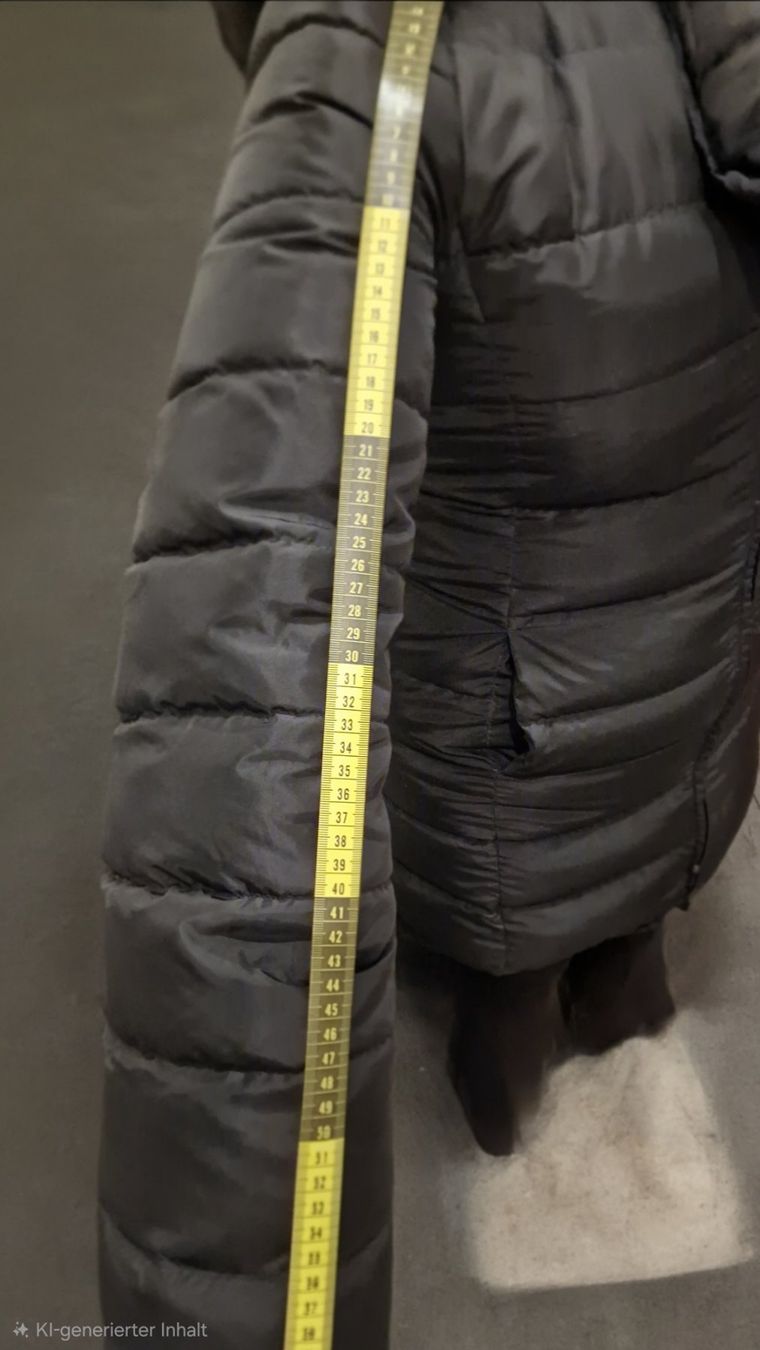 Prada Cappotti: Daunen Wintermantel Prada neuwertig – Usato da Bern venduto da Skiper 5