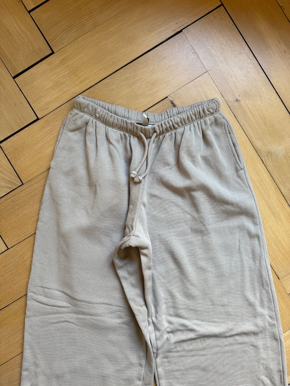 H&M Pantaloni: Trainerhose Sweatpants grau-taupe S – Usato da Zürich venduto da Diazaio 1