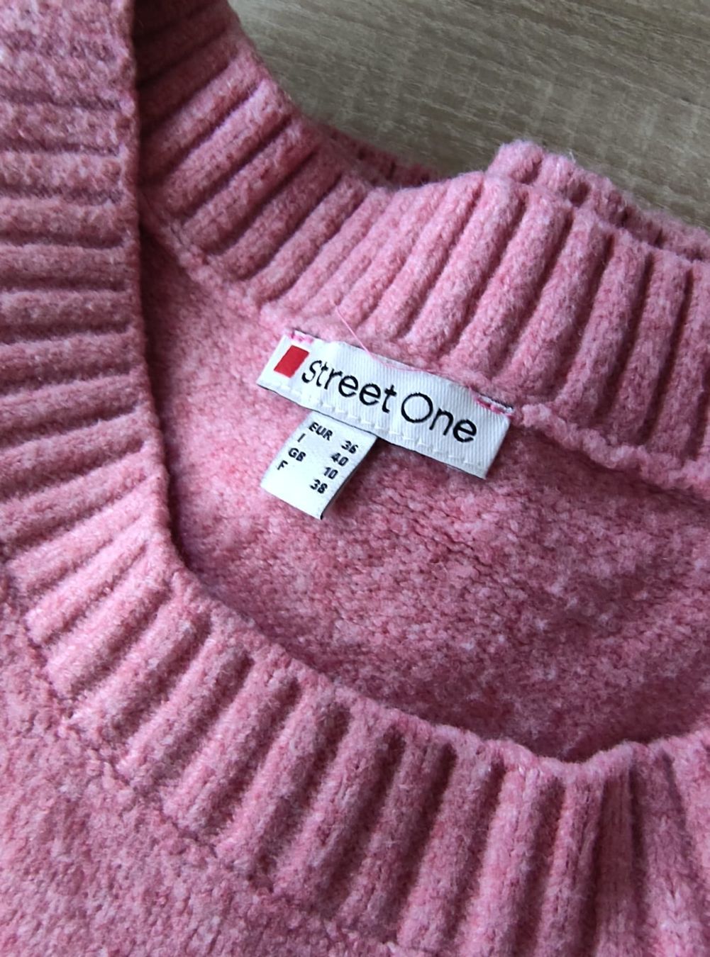 Pulls & Sweat-shirts: Kuschelpullover – D'occasion à Thun par cel_f7x7 2