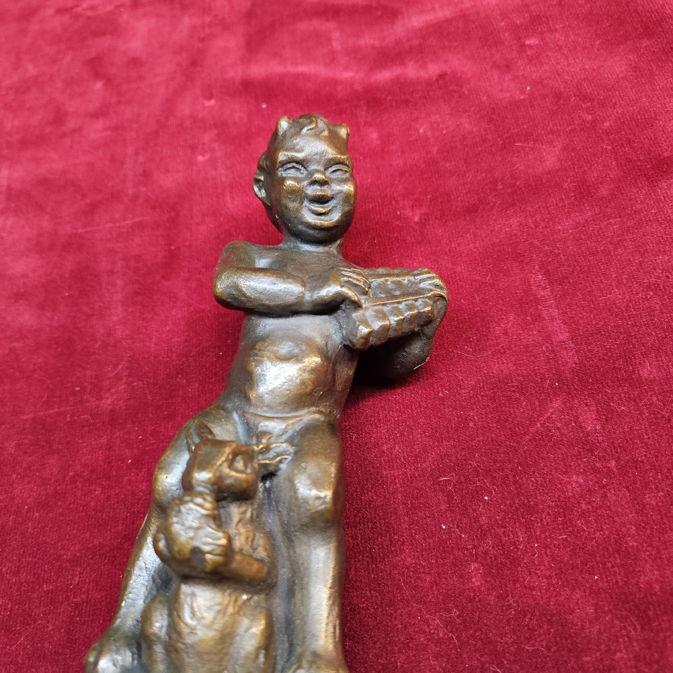 Statuette: Bronzefigur, Faun mit Eichhörnchen, Alt – Usato da Bözberg venduto da L-G 7