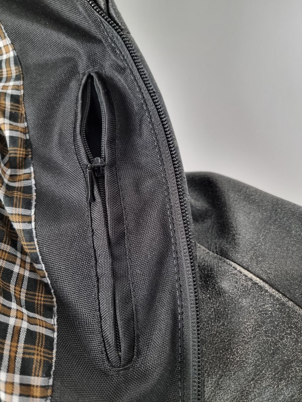 IXS Giacche: iXS Motorrad-Lederjacke – Usato da Urtenen-Schönbühl venduto da Restwert_Schoenbuehl 9