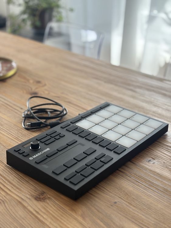 Native Instruments Strumenti musicali: Native Instruments Maschine Mikro MK3 - Lizenzen übertragbar – Nuovo (secondo la descrizione) da St. Gallen venduto da m.ciesielski 1