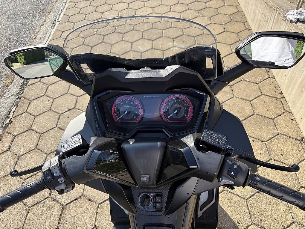 Scooter: Honda Forza 125 Special Edition  2021 – Usato da Martigny venduto da reu_t2ln 4