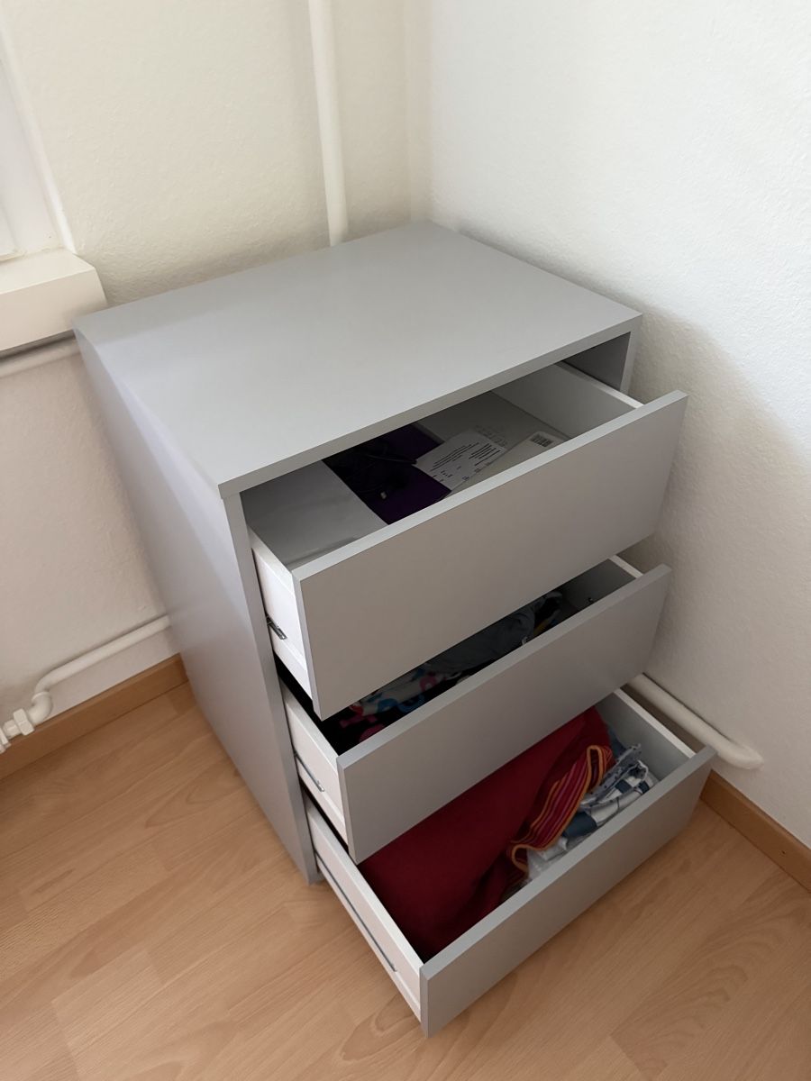 Cassettiere: Graue Kommode mit 3 Schubladen Neu – Nuovo (secondo la descrizione) da Richterswil venduto da nufian005 1