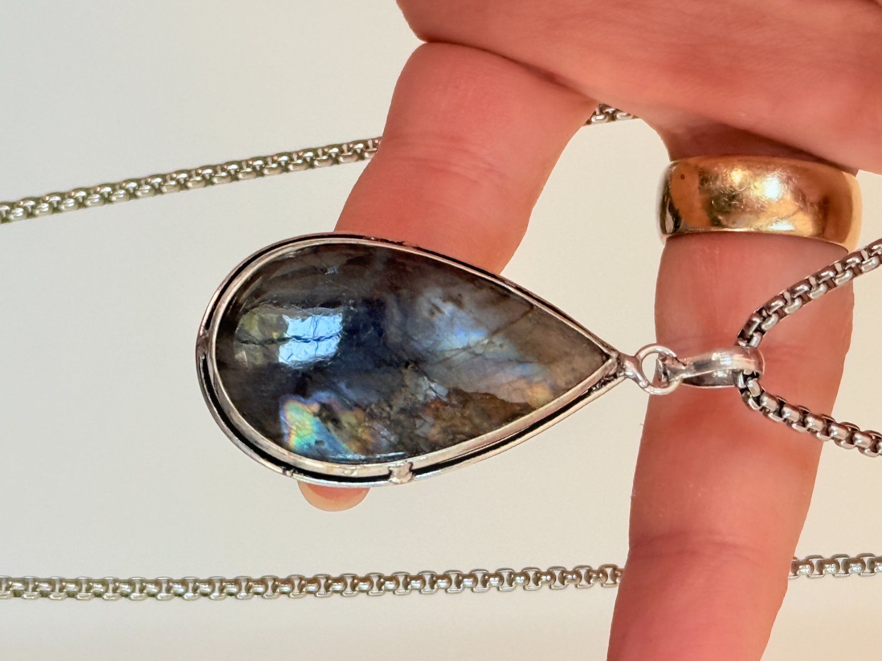 Ketten: Collier avec Labradorite – Neu und originalverpackt aus Genève von AWWA 1