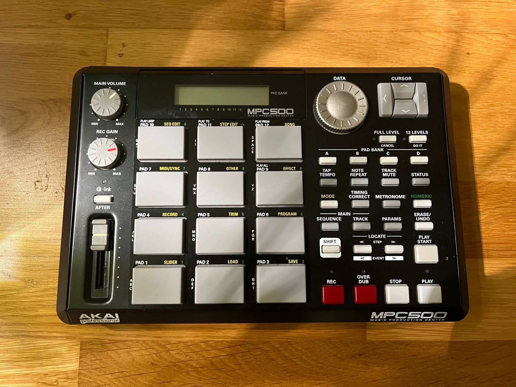 Akai Instruments de musique: Akai MPC500 - defekt – Défectueux à Winterthur par n_l_h
