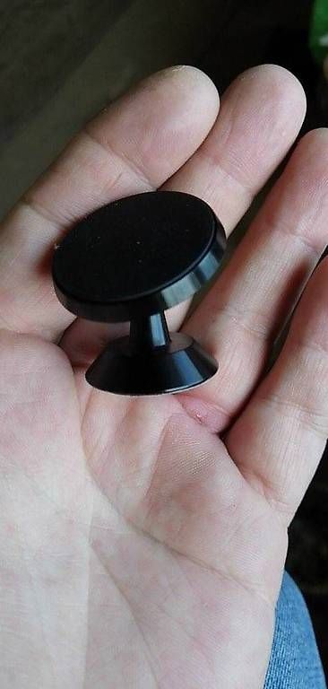 Staffe: aimant voiture téléphone 20.- – Usato da Estavayer-le-Lac venduto da Equinox8 1