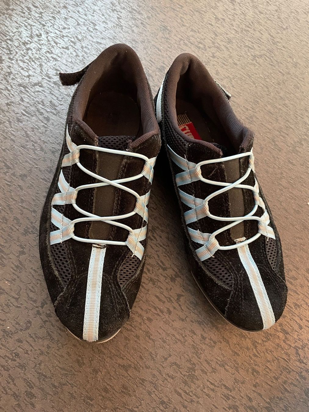 Scarpe per ragazze: Sneaker / Schuhe / Turnschuhe  Gr. 37 – Usato da Füllinsdorf venduto da bienli