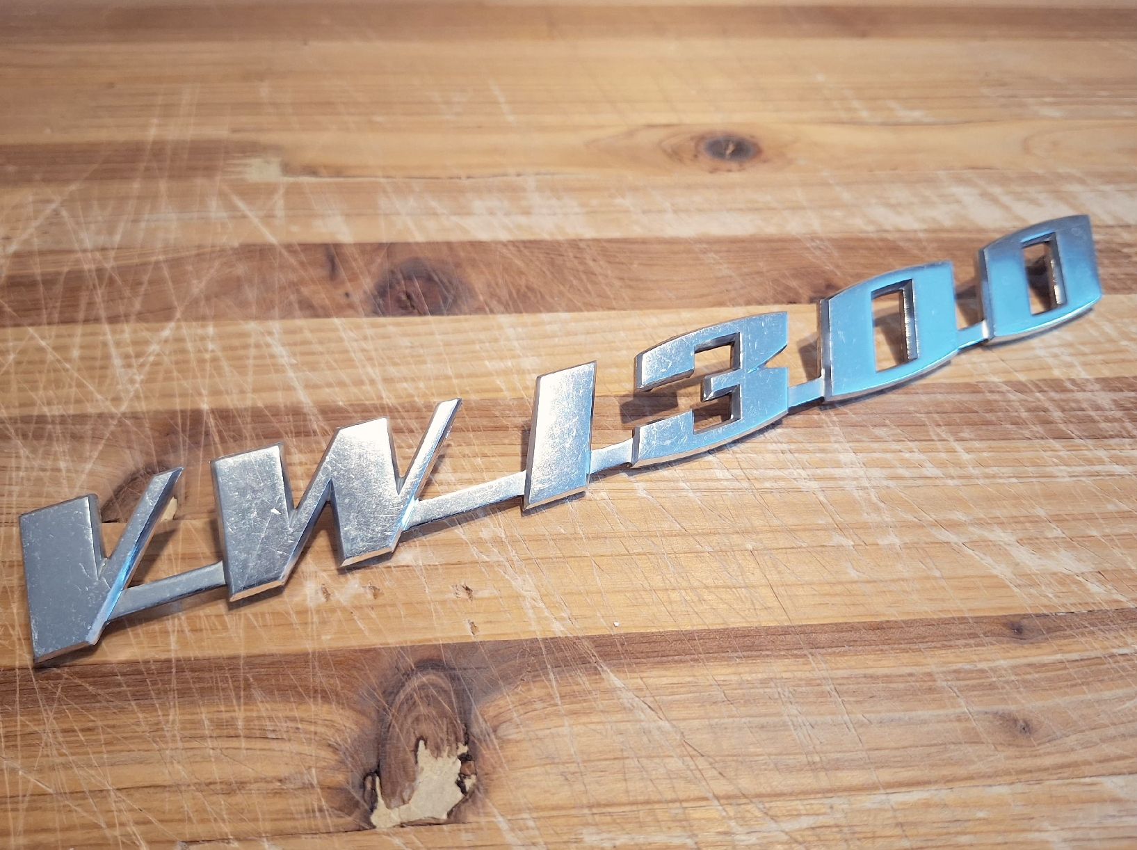 VW Toutes les pièces auto: VW Käfer ,,1300" Emblem – D'occasion à Triesen par BLACKSHEEP75