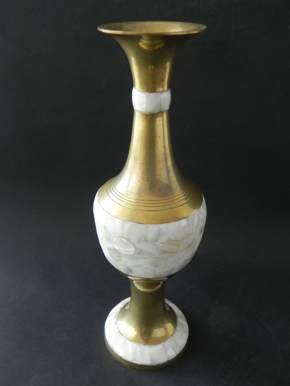 Vasen & Gefässe: Spezielle Vase - Metall ( Brass oder Messing ) - Perlmutt ? – Gebraucht aus Zürich von LodgE-21