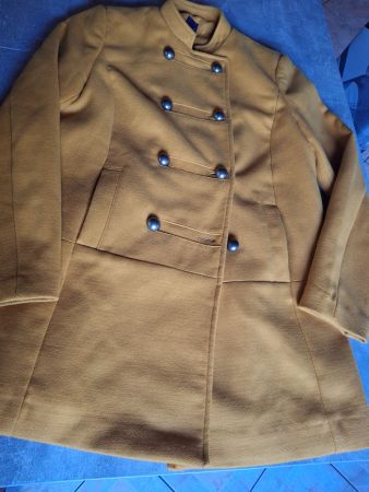 Manteau court couleur moutarde taille 38 marque Promod