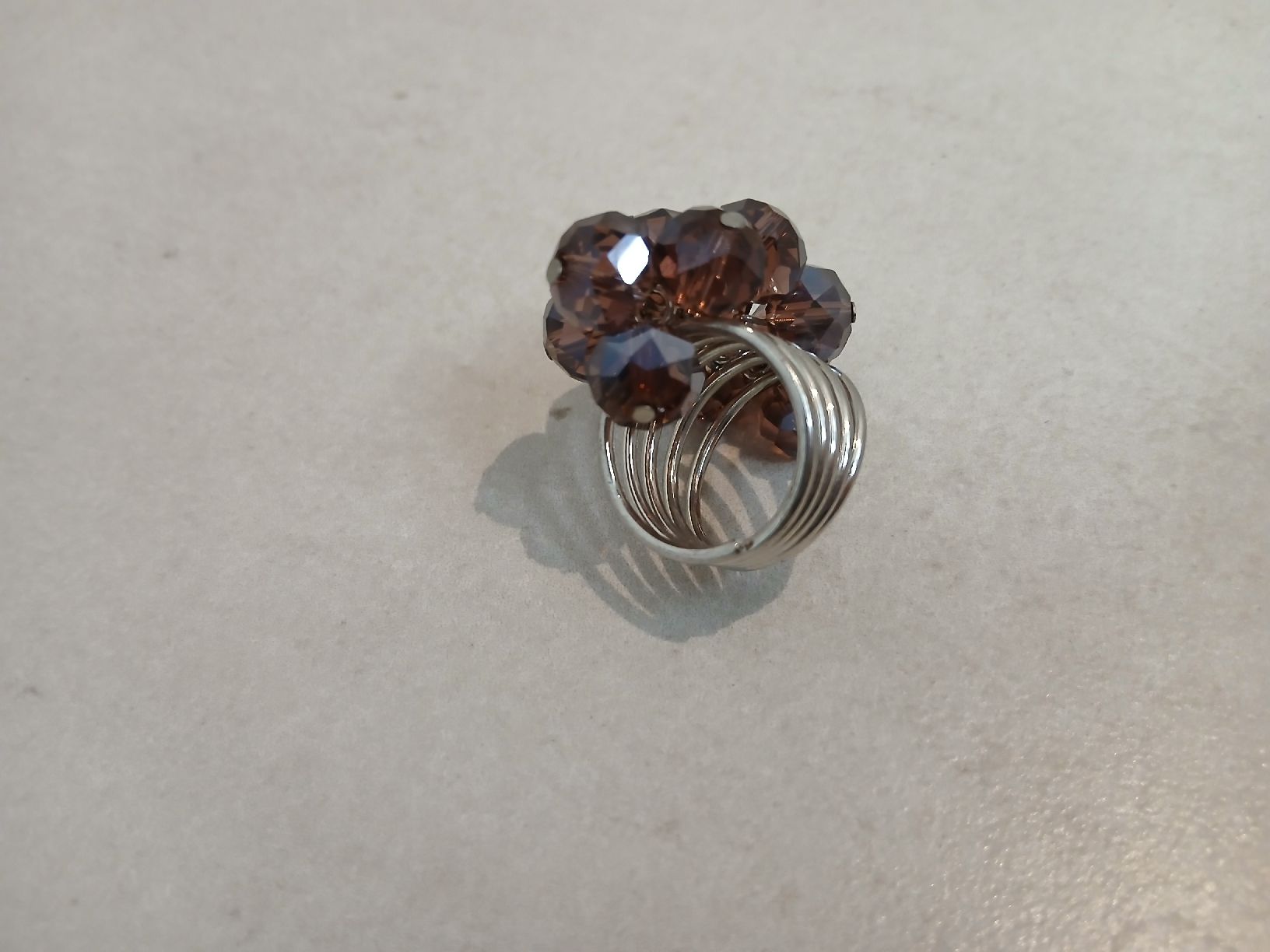 Ringe: Eleganter Ring mit weinroten Glasperlen – Gebraucht aus Schaffhausen von Tearsontape 3