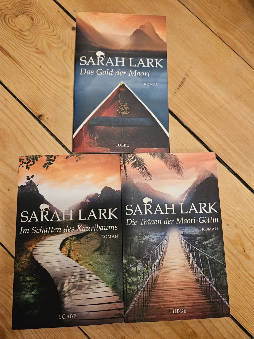 Libri: 3x Sarah Lark Bücher. – Usato da Winterthur venduto da rahelmedeaL