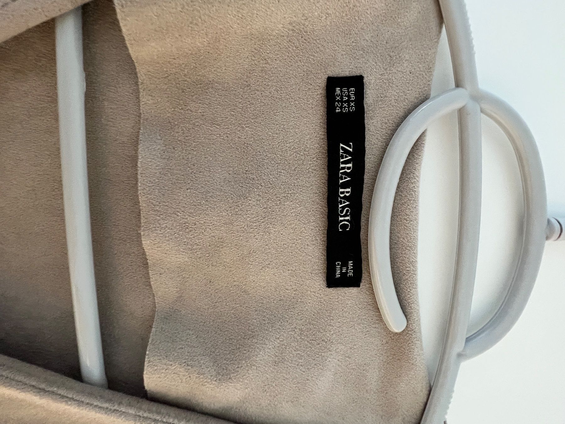 Kleider: Kleid XS Zara Beige – Gebraucht aus Schafisheim von inf_5dtw 2