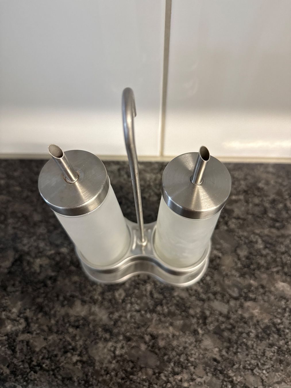 Set di piatti: IKEA Öl- und Essig Set – Usato da Horgen venduto da linuxrp 1