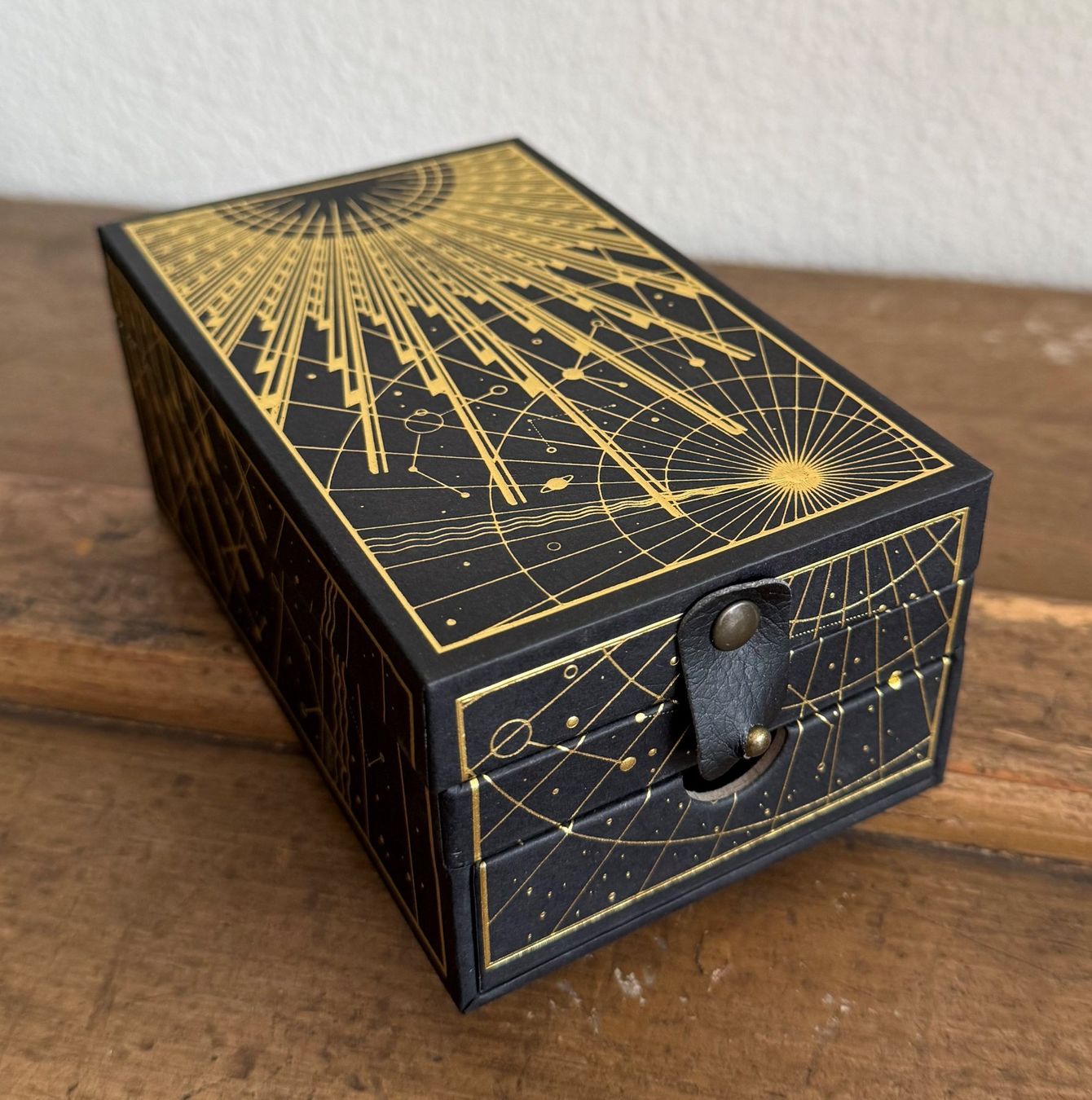 Tutte le decorazioni: Tomorrowland 2022 Box mit Bracelet – Usato da Zollikon venduto da Mary_80