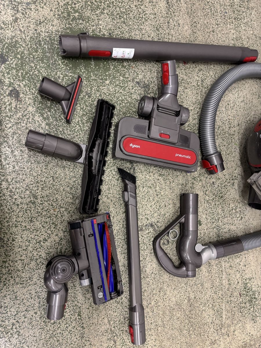 Dyson Staubsauger & Zubehör: Dyson Staubsauger – Gebraucht aus Zug von Deks