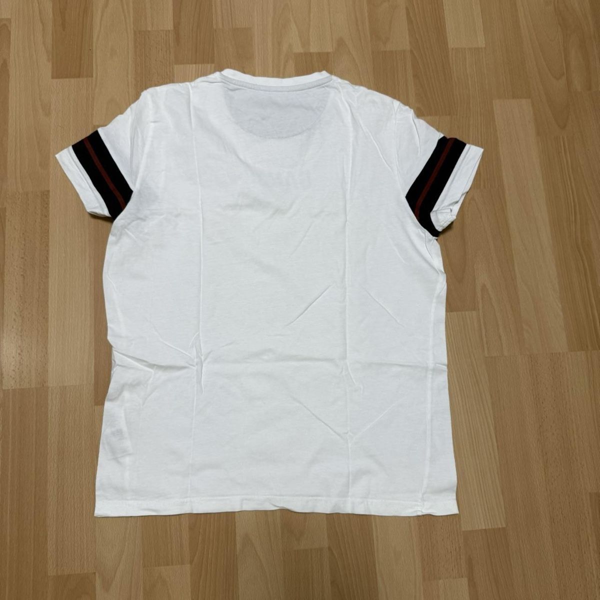 Gant T-shirt: GANT White T-shirt – Usato da Basel venduto da 1moonstar 2