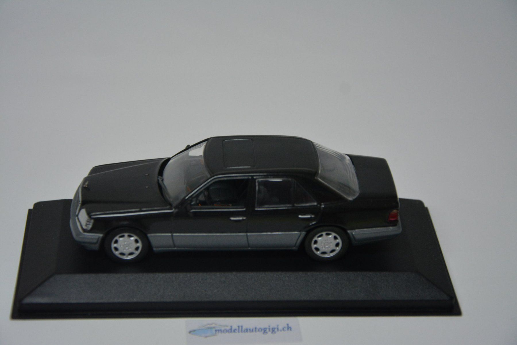 Mercedes-Benz Modellautos: Mercedes-Benz E-Class W124 1993 , 1:43 – Neu und originalverpackt aus Goldach von Feivel9 1