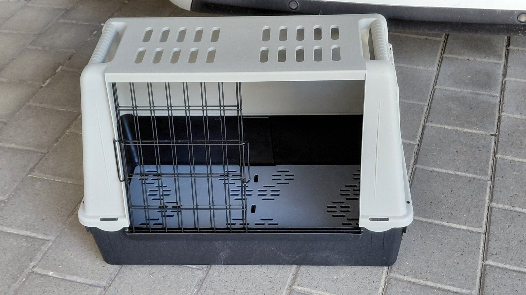 Liege- & Schlafplätze: Hundebox für Auto – Gebraucht aus Roggwil BE von Flieger8 2