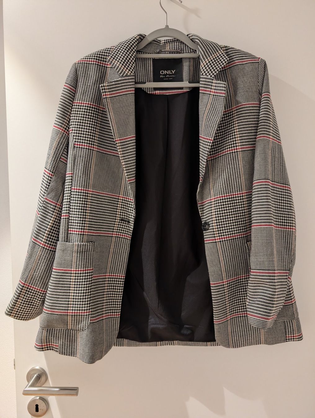 Completi & Tailleur: ONLY karierter Blazer Gr. 38 – Usato da Schönenwerd venduto da sal_75dx