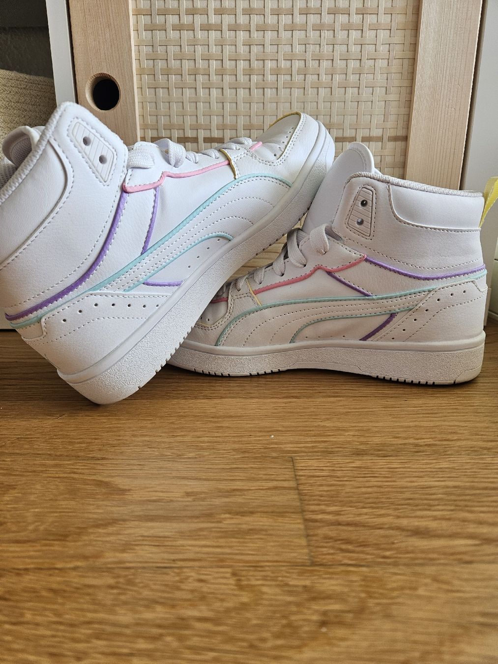Puma Scarpe da donna: Baskets Puma blanches avec liserais mutilicolors, taille 38 – Nuovo (secondo la descrizione) da Morges venduto da Mlle_Croft_91 3