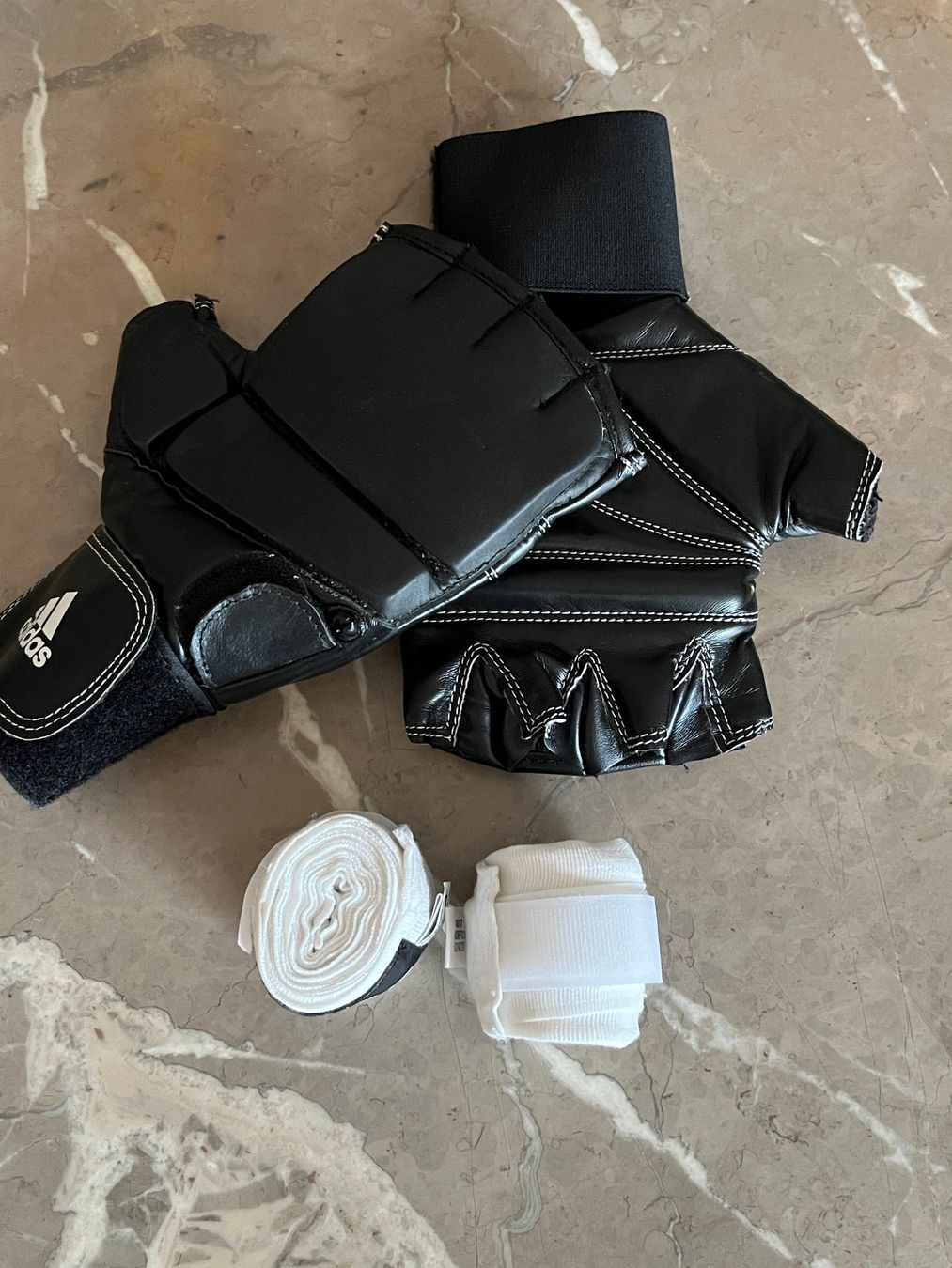 Adidas Guanti & manicotti: Gant de boxe + bande – Usato da Savagnier venduto da taianab 2