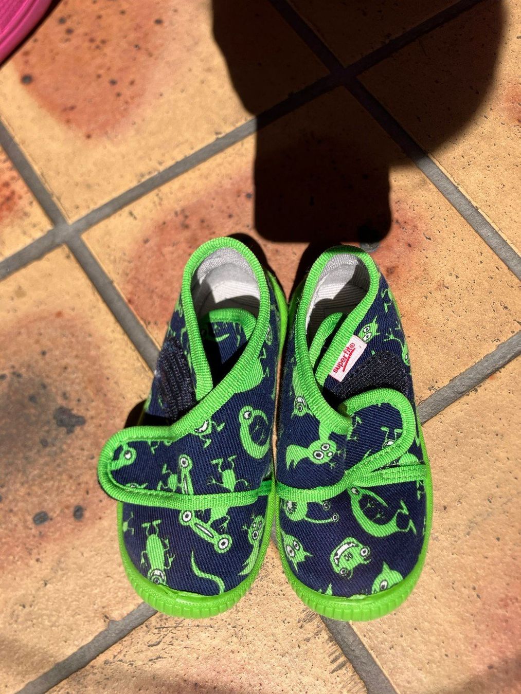 Superfit Scarpe per ragazzi: Pantoufles bébé de la marque Superfit taille 21 – Usato da Morges venduto da nombidon