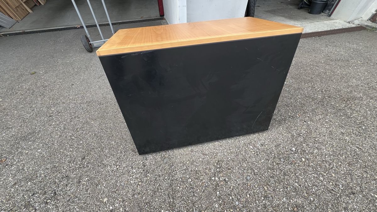 Lista Armadi: Lista Korpus schwarzes Metall Holzdeckblatt – Usato da Rüti (ZH) venduto da BubleBoble 5