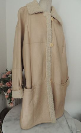 EXKLUSIVER MANTEL "100% LAMMFELL" NP 1.998 CHF L