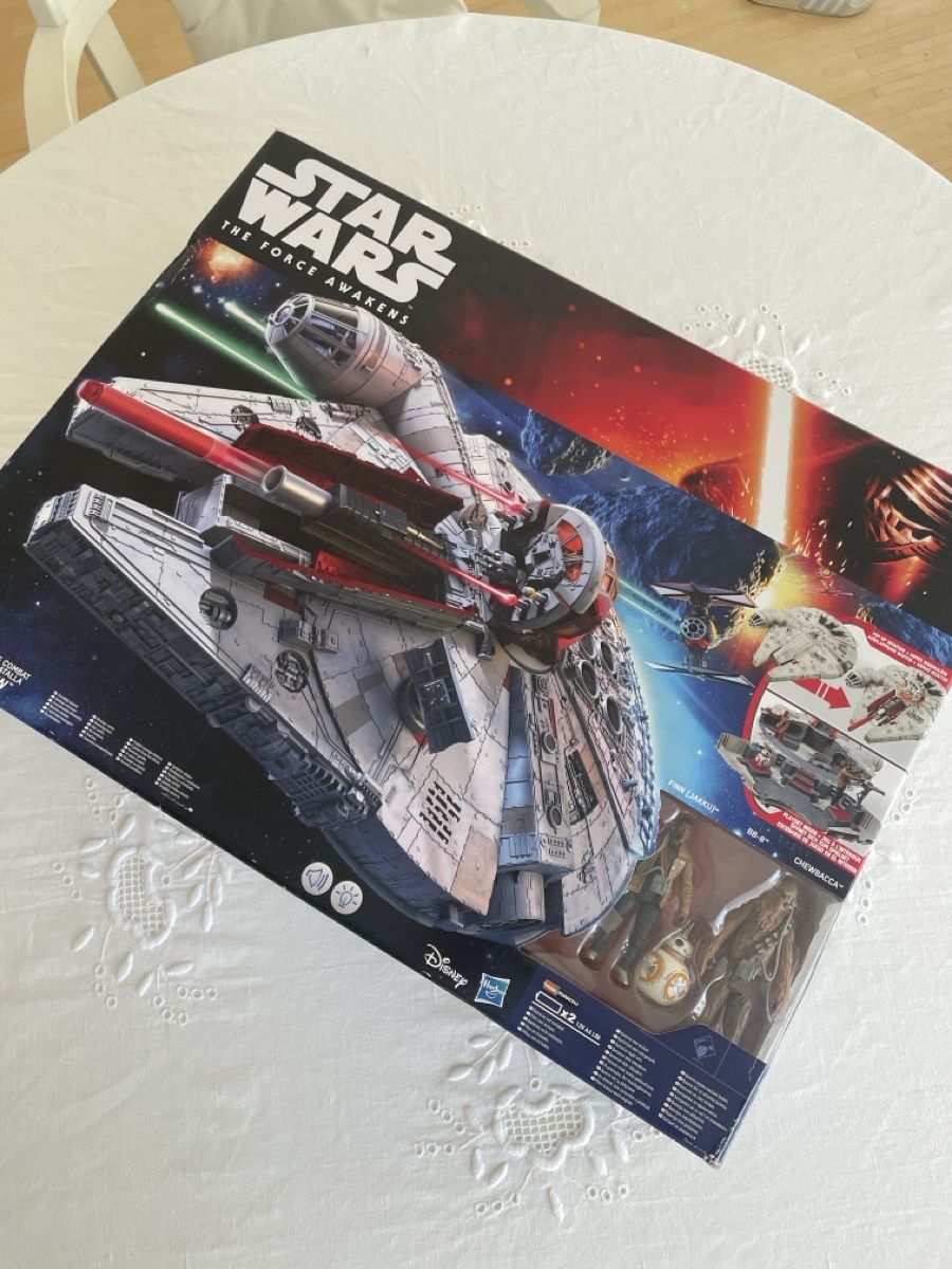 Hasbro Jouets: Star Wars Millennium Falcon  – D'occasion à Buchs par Moni_ka. 4