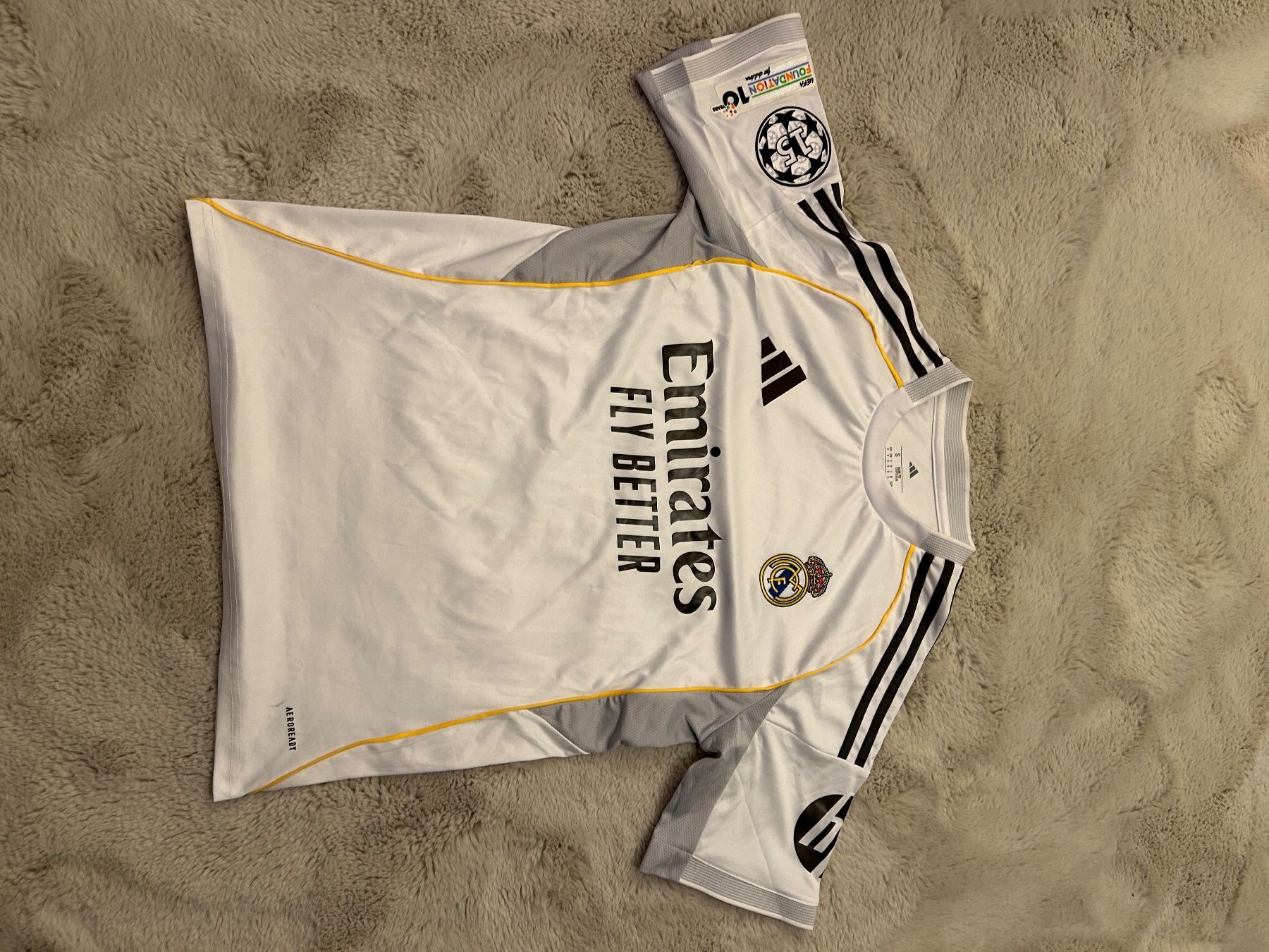 Real Madrid Leibchen & Hosen: Real Madrid Trikot 2025/2026 – Gebraucht aus Lenk im Simmental von niczbaeren